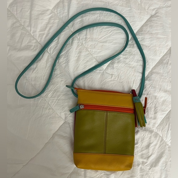 ili NY & Co. Cross Body Purse! Genuine Leather in excellent condition. - Picture 15 of 16